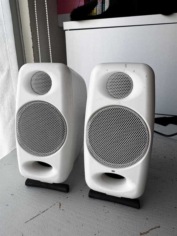 IK Multimedia iLoud Micro Monitor Whiteの画像